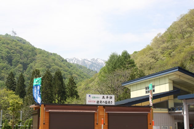 お天気が良ければ、山々を遠くに見ることができます。