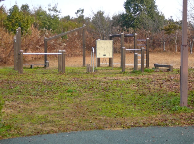 遊具が設置された公園もあります。