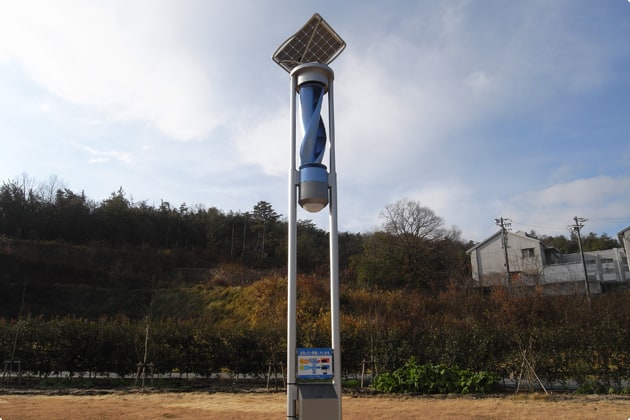 施設内の庭園灯や照明灯の一部に、こちらのソーラー発電が使われています。