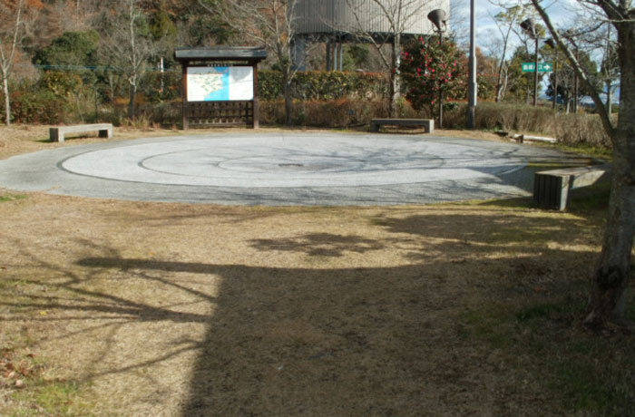 緑地にはベンチもあります。