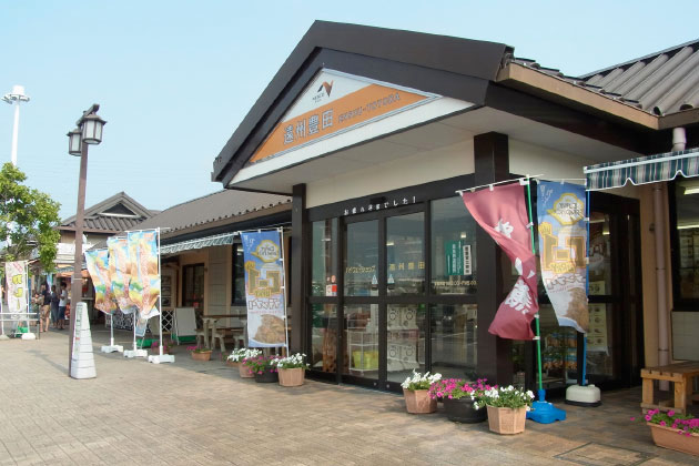広い緑地とわんこ専用ゴミ箱のあるPAです。