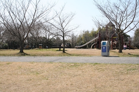 お散歩に十分な広さの緑地があります。