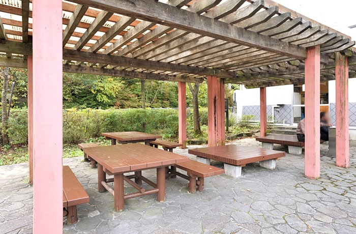 屋根があると、小雨や日差しを防げるので嬉しいですね。 