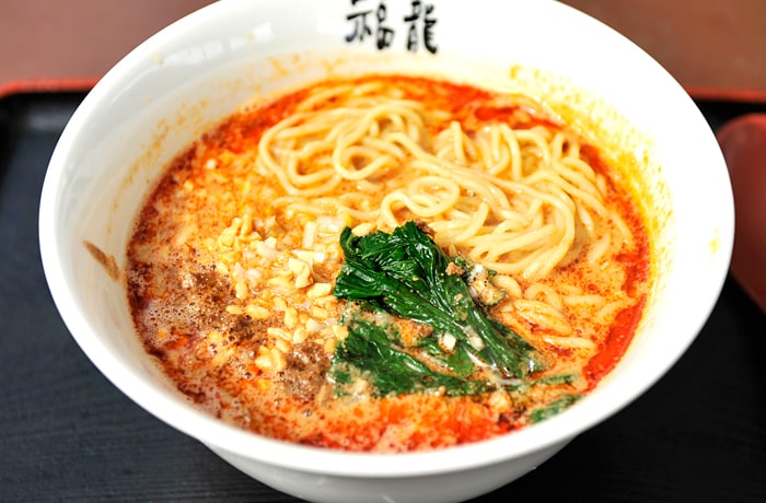 PA内の人気店、「福龍」の担々麺。