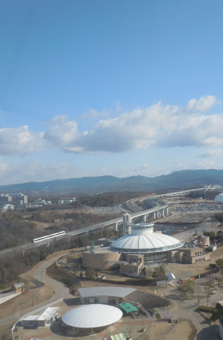 公園内には、「交流」と「環境」をテーマにした「地球市民交流センター」があります。（わんこは入れません）
