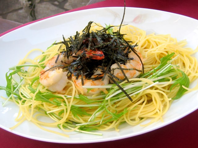 ここでしか味わえない「海老と京ポン酢のペペロンチーノ」。