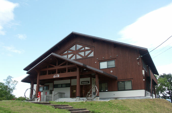 斑尾高原観光協会・山の家。読書コーナーや情報コーナーを無料で開放しています！