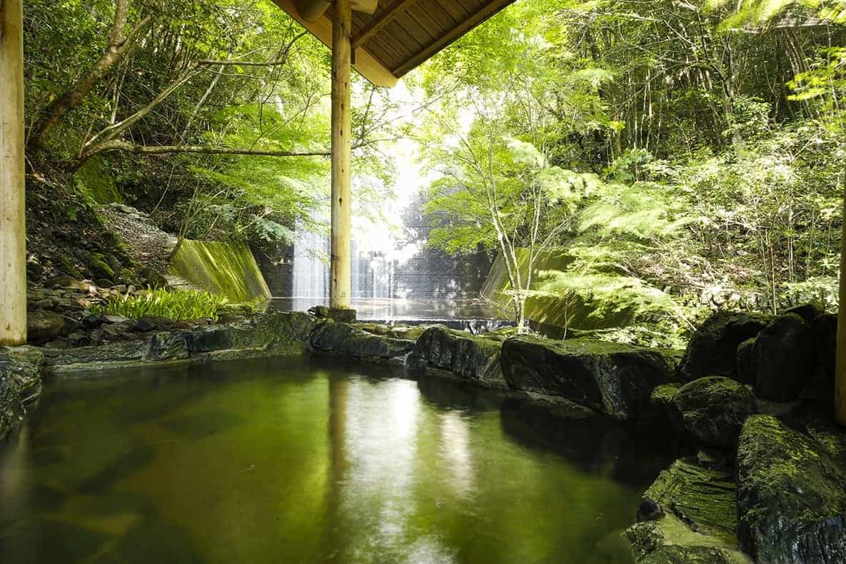 自家源泉の美合温泉で体を癒してください