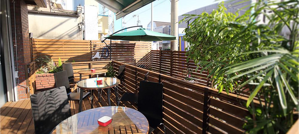 天気のよい日はテラス席でカフェごはんを楽しみましょう