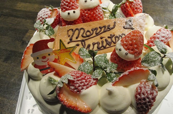 ケーキはすべて手作り。クリスマスケーキもあります。
