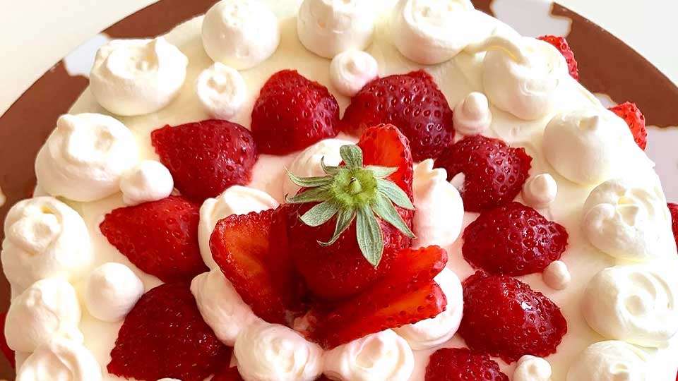 スポンジから自家製のイチゴショートケーキホール。