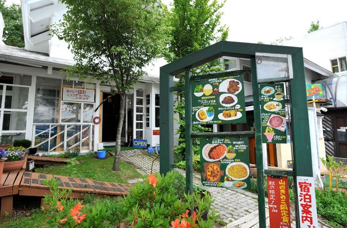 お店出入り口にある、かわいいメニュー看板。