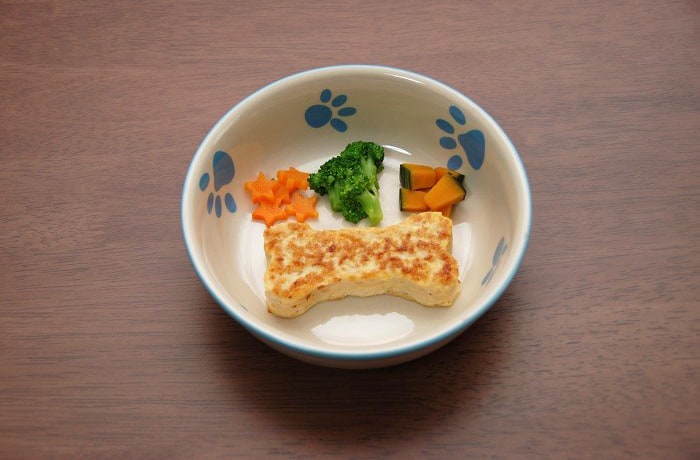 わんこメニューのオススメ、「豆腐ハンバーグ」。