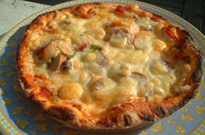 オススメの「ピザ」。アツアツをいただこう！