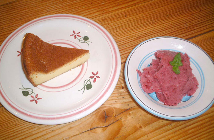 手作りのデザートは大人気！売り切れることもあるそうです。お早目に！