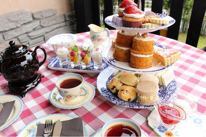 日本未販売のイギリス直輸入紅茶と手作りのイギリス菓子を堪能できます