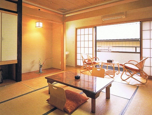 落ち着いた和室で、わんことのんびり過ごしましょう。