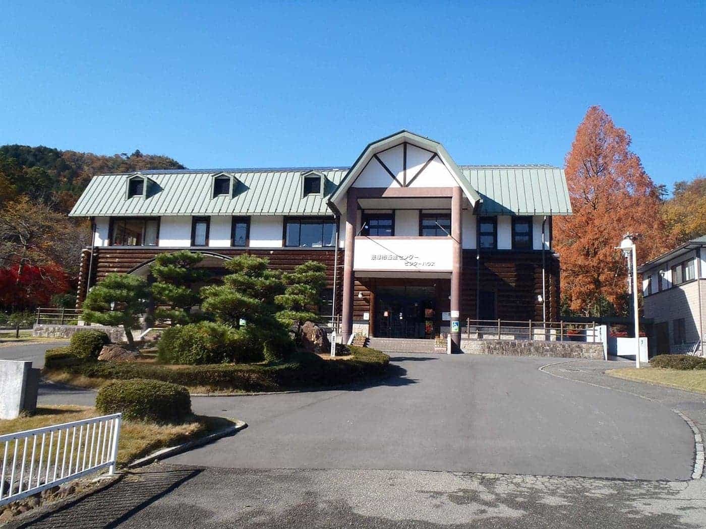 ビジターハウスの1階はカフェスペース。休憩所としても利用できます