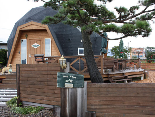 こちらの建物が目印です。