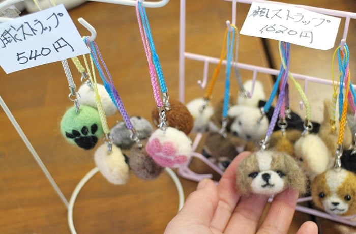 飼い主さん用のかわいいストラップもあります。
