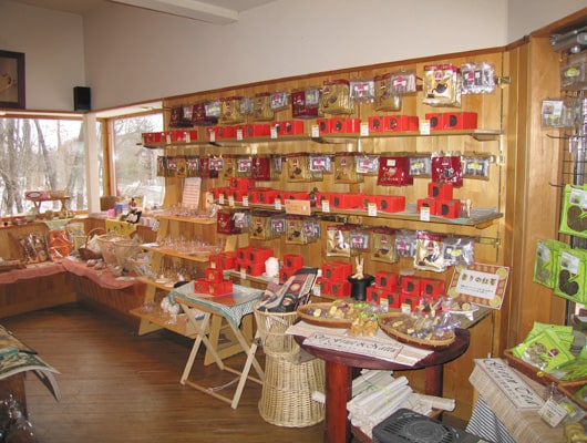 店内にズラリと並ぶ商品。どれにしていいか分からないときは、スタッフに聞いてみましょう。