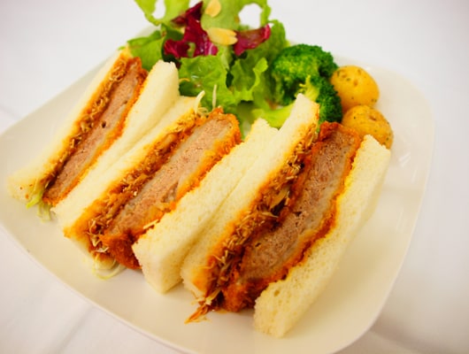 国産豚のヒレ肉を使った「カツサンド」。自家製の特製ソースは、酸味と甘みが絶妙なバランスで大好評です！