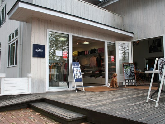 人気の“DOG DEPT SHOP”でショッピングを楽しもう！