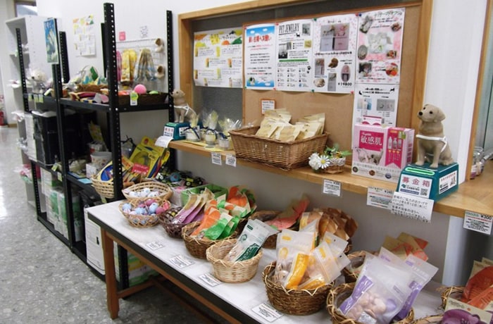 施設内ではおもちゃやおやつを販売しています。