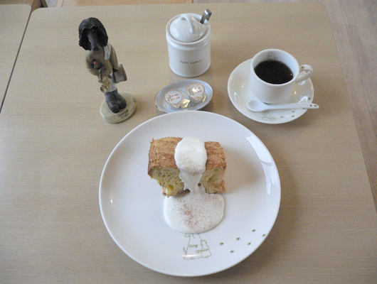 自家製のスイーツ。おいしいコーヒーと一緒にどうぞ。
