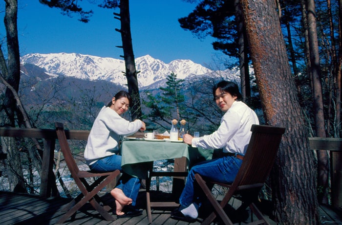 美しい白馬の景色に囲まれて、外で朝食を楽しむこともできますよ！