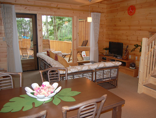 開放感あふれる1階部分。こちらは「ハワイ」のお部屋です。