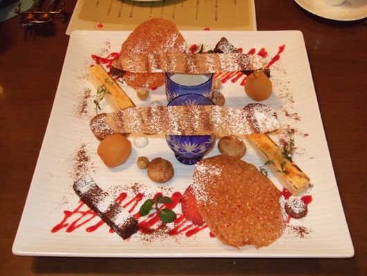 ディナーの最後はデザートの盛り合わせ。おいしそう！