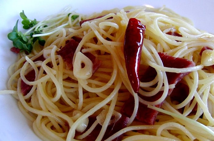 牧場自慢の「ワインラムパスタ」。こちらはペペロンチーノです。