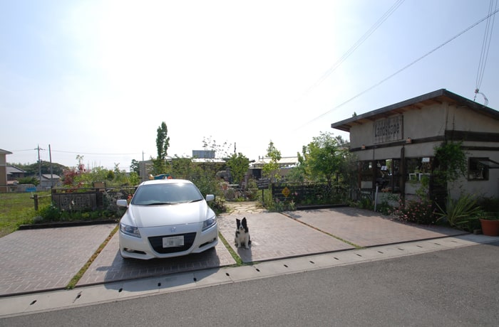 住宅地に佇む「LANDSCAPE」。隠れ家的なお店です。