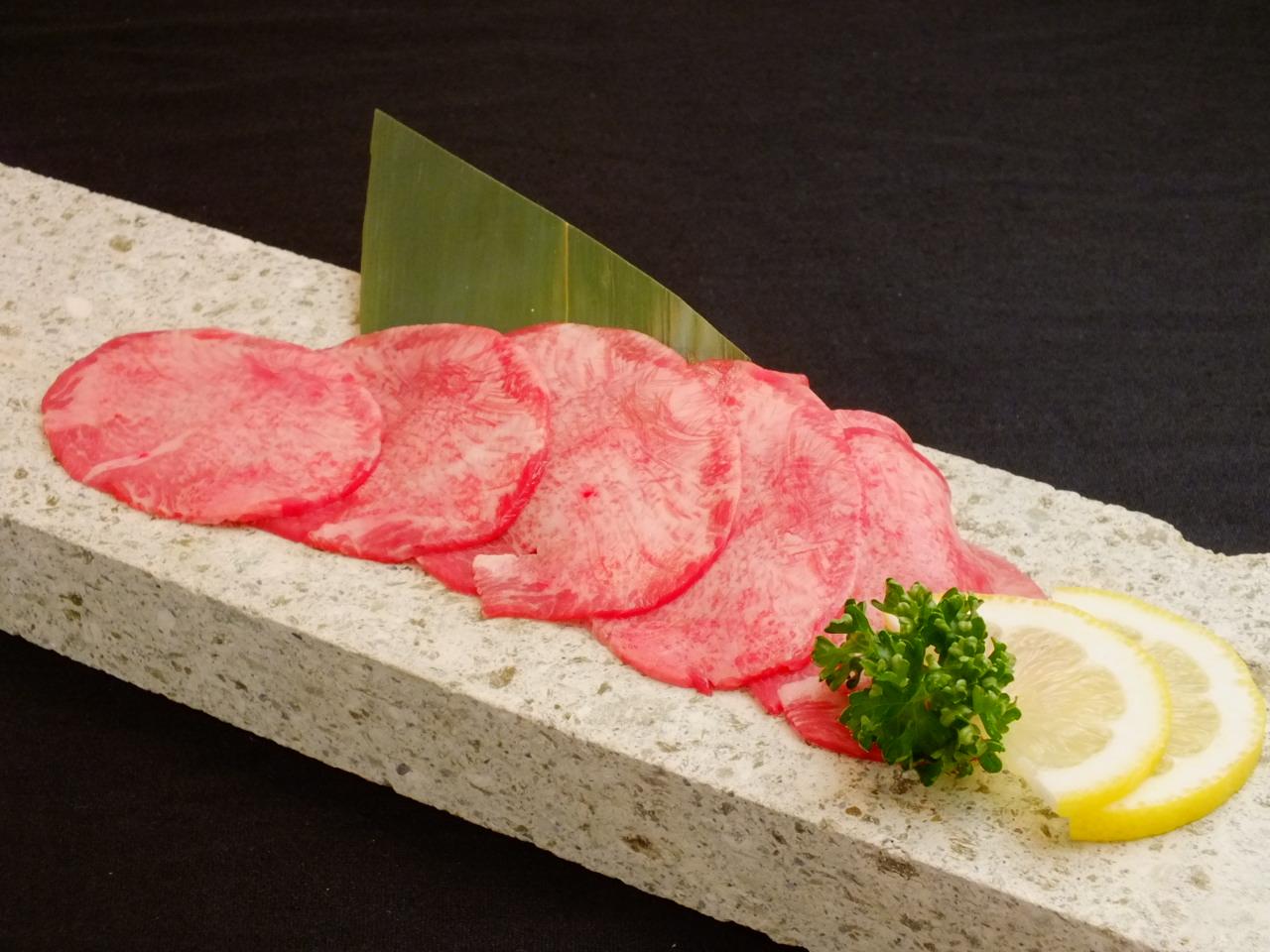 極上の柔らかい牛たんを味わうなら牛タンの焼きしゃぶ1,480円