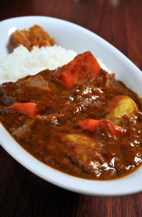 施設内はわんこNGですが、「強羅園カレー」などのお食事も楽しめます。