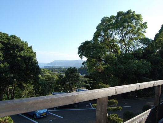 お天気の良い日は、下田方面までの眺めを楽しめます。（お部屋により眺望は異なります）