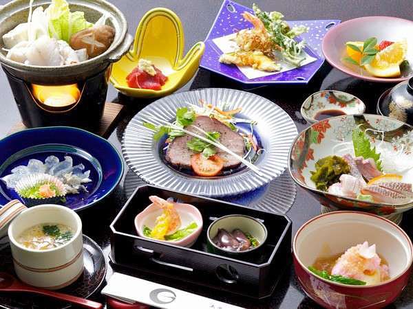 地元の食材を活かした、豪華な会席料理に舌鼓！