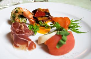旬の食材にこだわったイタリアンのフルコースが人気
