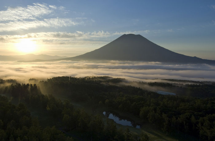 運がよければ、雲海に浮かぶ羊蹄山を見ることができるかも！
