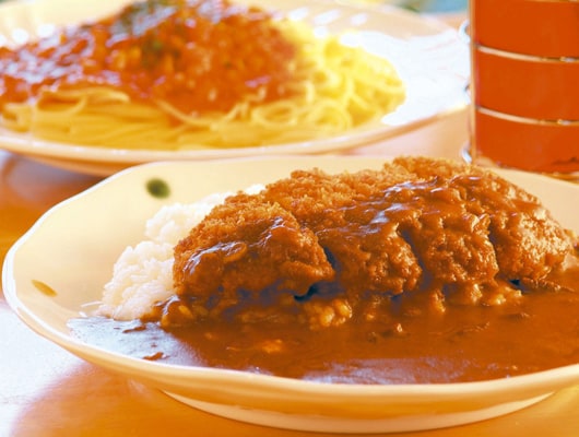 人気の「カツカレー」。