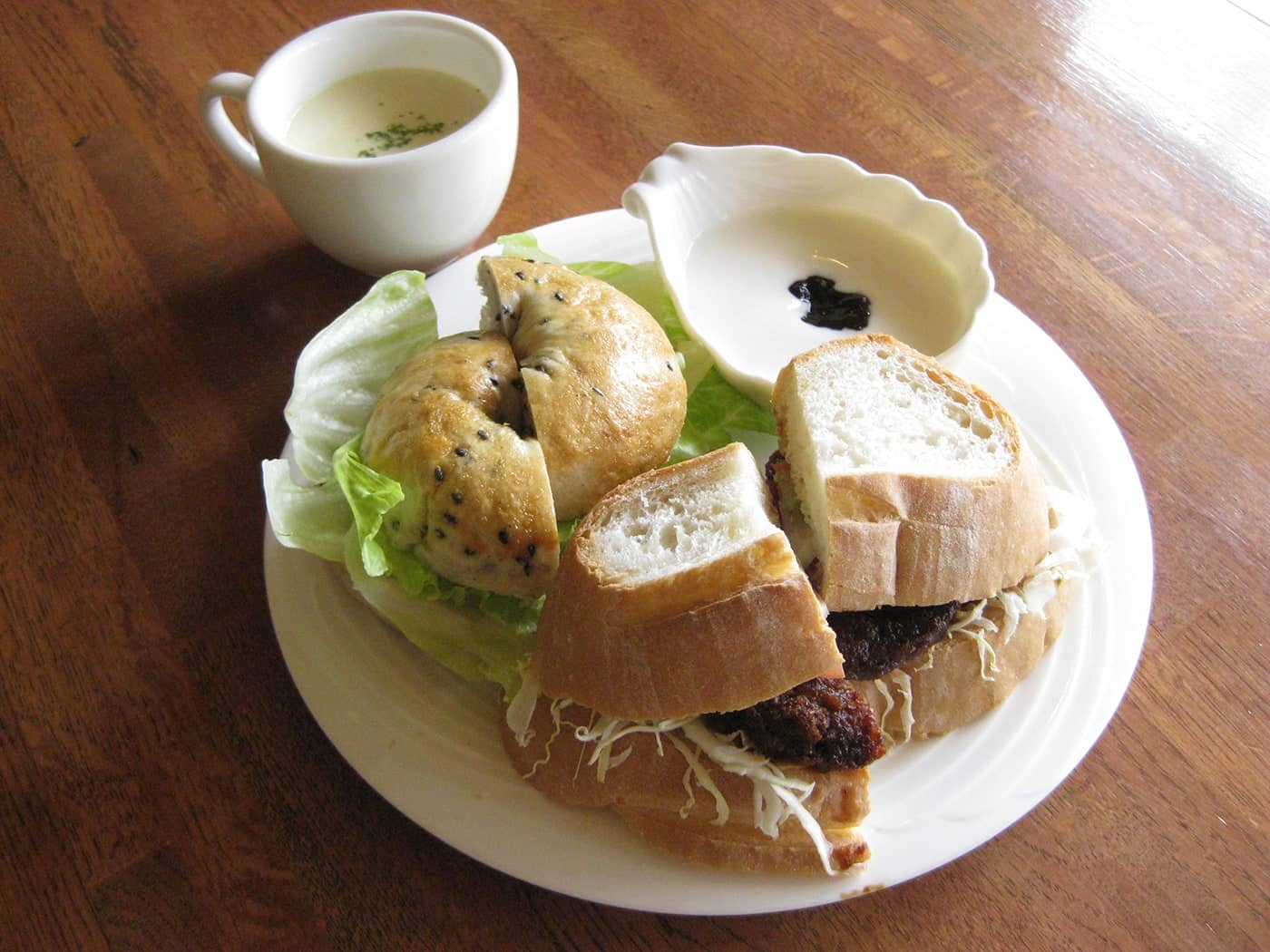 ツナサンドとヒレカツサンドのダブルサンド