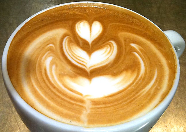 本格的なエスプレッソバーで淹れるコーヒーをいただきながら、ホッとひと息入れましょう。