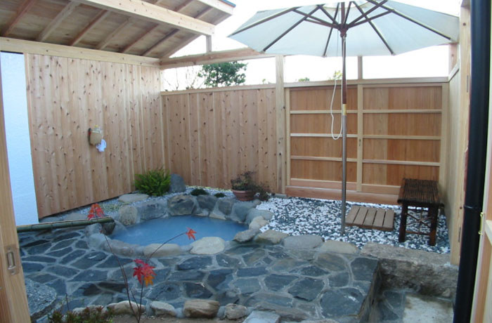 “そよぎ”にある露天風呂。（温泉ではありません）