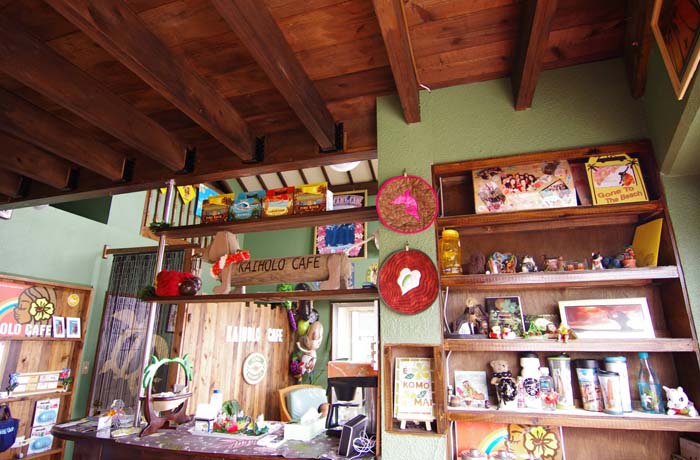 ハワイアンな店内は居心地よし！