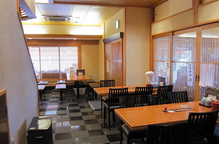 店内の状況や季節によっては、店内のイス席もわんこ同伴OK！お店の人に聞いてみましょう。