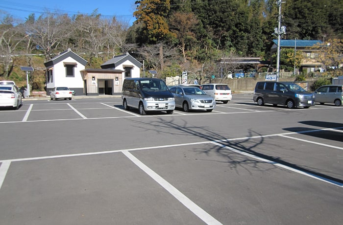 駐車場には、トイレがあります。