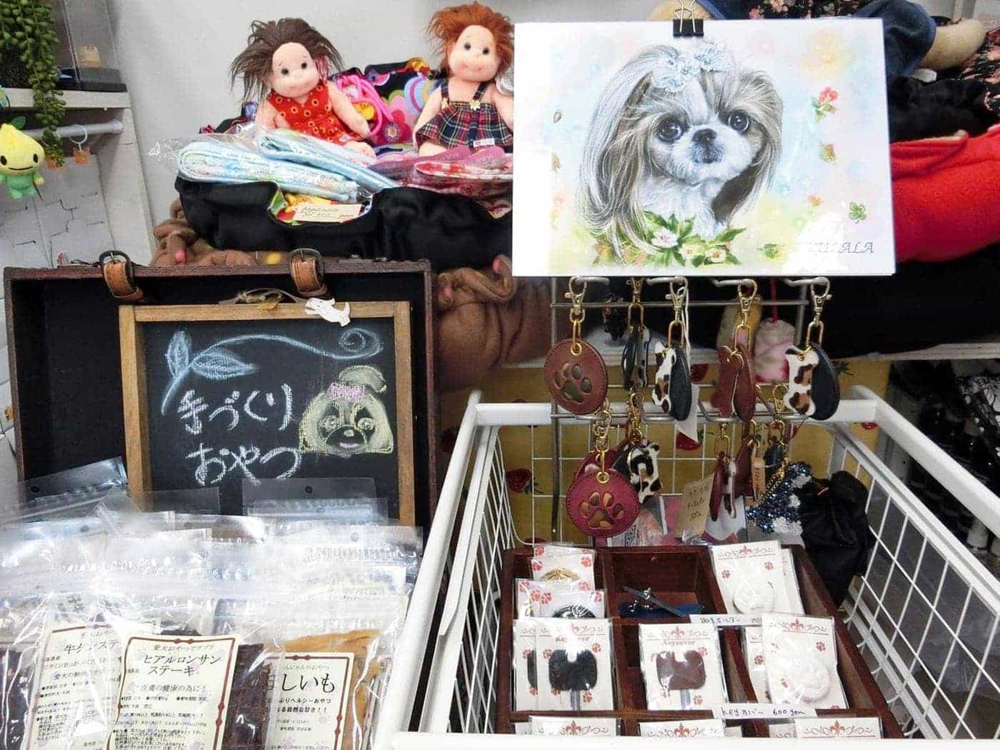 手作りおやつやオリジナルグッズなど。無添加を中心に取り揃え
