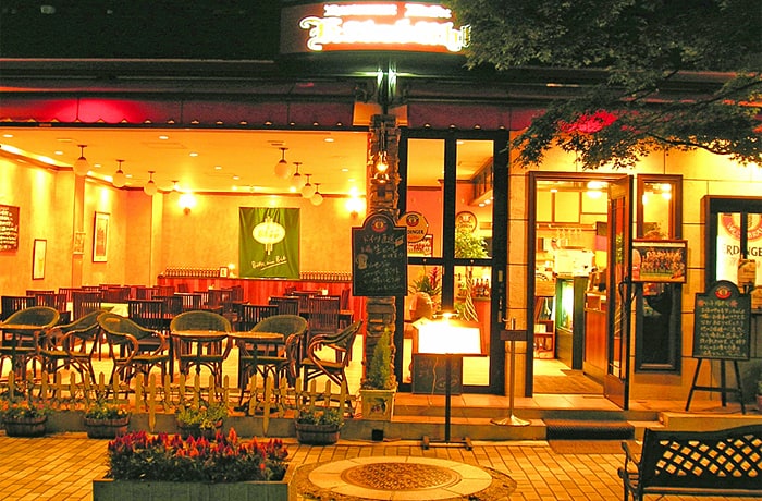夜のレストランも、素敵な雰囲気！