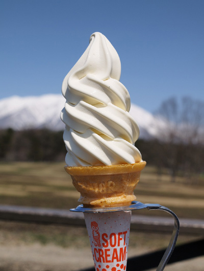 一番人気の「農場特製ソフトクリーム」。おいしそう！